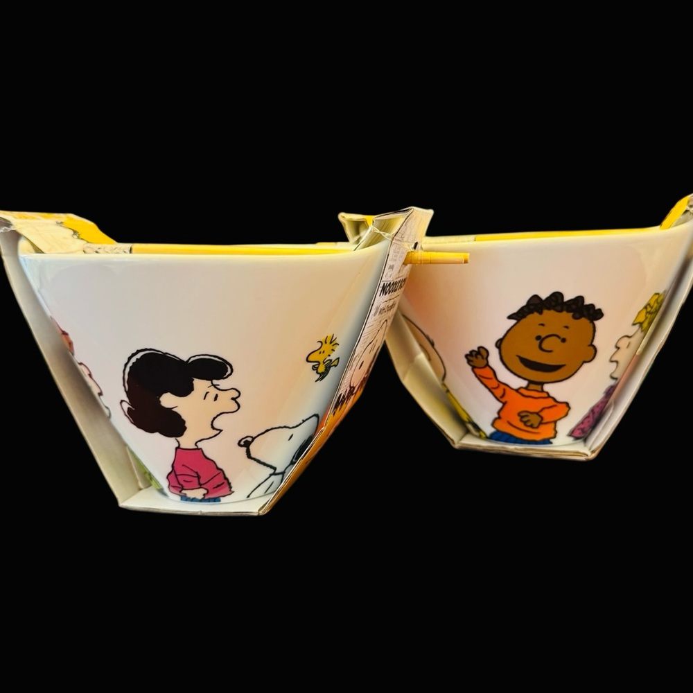 Peanuts Snoopy Party Supplies White and Yellow set of 2 ceramic - Picture 2 of 5